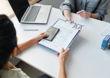 MC Asesoría de extranjería Residencias y Arraigos
